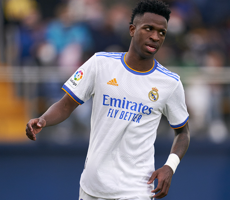 欧冠1/8决赛首回合：皇马力克曼城，维尼修斯助攻创佳绩