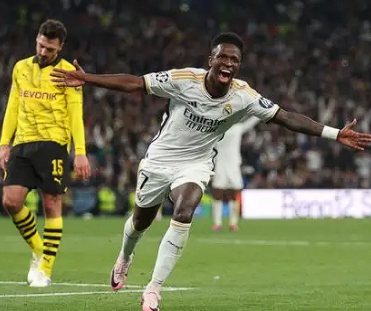 欧冠1/8决赛首回合:皇马力克曼城,维尼修斯助攻创佳绩